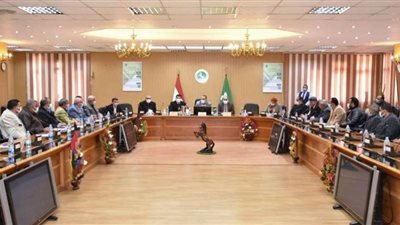 محافظ الشرقية يعقد إجتماعاً لمتابعة تنفيذ المشروعات الجارية بمبادرة حياة كريمة