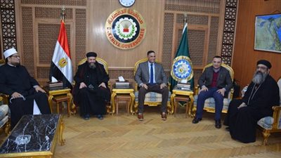 محافظ الدقهلية يستقبل وفد كنيسة ميت غمر للتهنئة بالعام الجديد