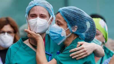 الصحة العالمية تفجر كارثة بشأن متحور أوميكرون وحقيقة إصابة المُطعمين