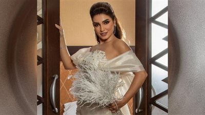 شاهد.. روجينا تبرز أنوثتها بالأحمر في أحدث جلسة تصوير