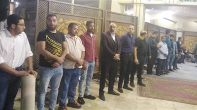 توافد نجوم الفن على عزاء والد محسن منصور (صور)