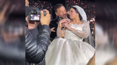 ماجد المصري يشعل حفل زفاف ابنته ماهيتاب بالرقص والغناء (صور وفيديو)