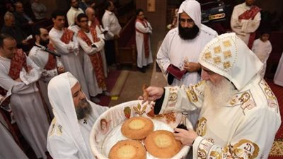 الأنبا غبريال يترأس التسبحة الكيهكية في بني سويف (صور)