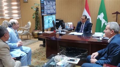 محافظ الشرقية يلتقي نقيب المعلمين لتحديد موعد افتتاح مستشفي المعلمين بالزقازيق