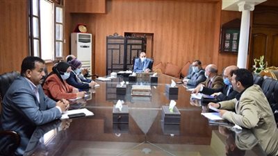 جهاز لتحليل اللبن وماكينة تعبئة الزبادي فى اجتماع مركز الورش بجامعة بني سويف