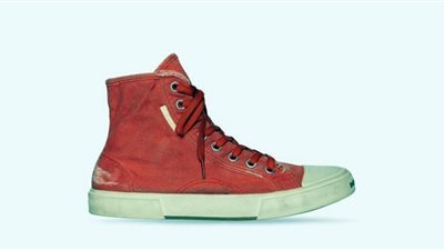 شاهد .. أحذية ممزقة لـ Balenciaga تتصدر التريند