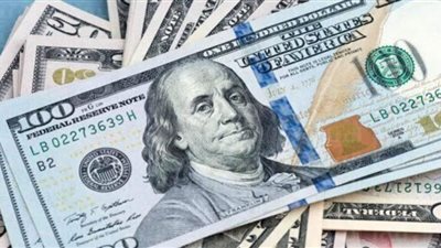 تراجع بأسعار الدولار مقابل الجنيه في منتصف تعاملات اليوم