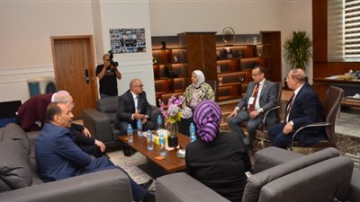 رئيس جامعة أسيوط الحالي والسابق يشاركان فى الجلسة الرسمية لمؤتمر الطب التكاملي بجامعة بدر ويجريان جولة تفقدية