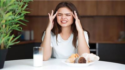 كارثة.. مرض مُزمن خطير وراء الشعور بالصداع بعد تناول الطعام