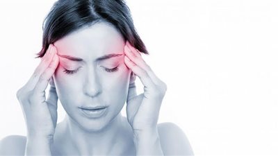 طبيب يكشف طريقة سحرية تقضي على الصداع من دون أدوية