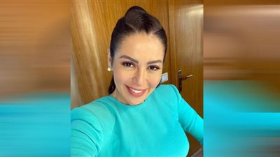 لقاء الخميسي تستعرض قوامها الممشوق في الجيم وراندا البحيري تعلق