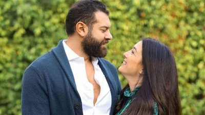 رسالة رومانسية من كنده علوش لـ عمرو يوسف في عيد ميلاده .. شاهد