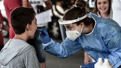 اليونان تُطبق قيودًا جديدة على احتفالات عيد الميلاد