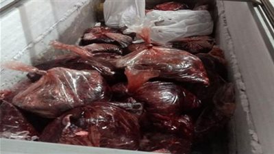 إعدام ٣ طن لحوم ودواجن وكبدة غير صالحة للاستخدام بثلاجة توزيع في الطالبية