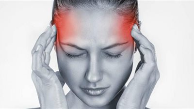 طبيبة تكشف أسباب الصداع بعد تناول الطعام