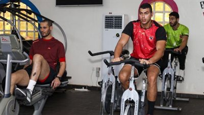 تدريبات بدنية ليد الأهلي في الجيم استعدادًا لفاب الكاميروني