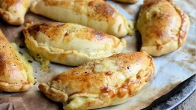 يعشقها الأطفال.. طريقة عمل فطائر البطاطس بالجبنة