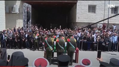 شاهد.. هتافات الآلاف في تشييع جثمان شيرين أبو عاقلة