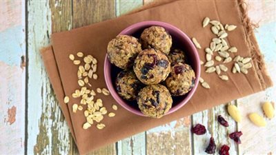 لسد الشهية ومد الجسم بالطاقة.. طريقة تحضير كرات الشوفان بالمكسرات