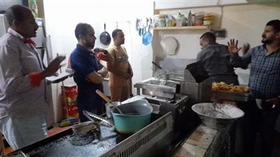 حملة تفتيشية على المطاعم والكافتيريات ومنافذ البيع بمدينة القصير