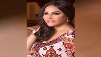 أحلام الشامسي تبرز رشاقتها بإطالة محتشمة في حفلها بالرياض (صور)