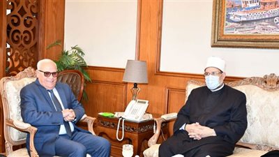 محافظ بورسعيد يشيد بجهود الأوقاف في ضبط شئون المساجد