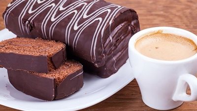 بالخطوات.. طريقة عمل سويسرول شوكولاتة