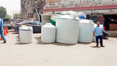 مصنوعة من البلاستيك وتتفاعل مع الشمس وعوامل الجو: خزانات الأسطح.. الموت فى «شربة ميه»