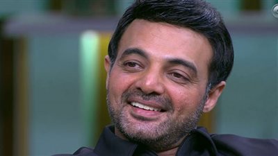 (صورة) أول تعليق لعمرو محمود ياسين بعد تعرضه لحادث سير