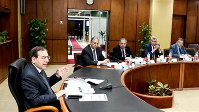 وزير البترول يبحث زيادة إنتاج الزيت الخام والغاز الطبيعي