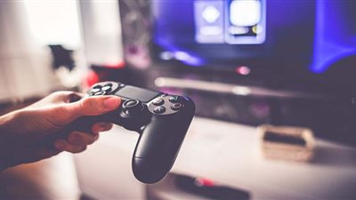على طريقة أفلام الأكشن.. مسلحين يقتحمون محل بلايستيشن بالإسماعيلية