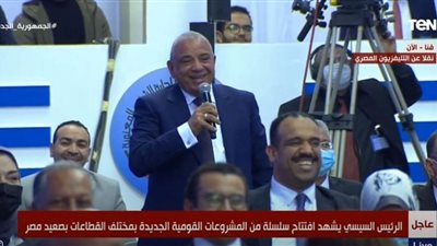 فيديو .. السيسي ممازحا مقاول: تشتغل وتاخد 25 % ولما تخلص هديلك الباقى