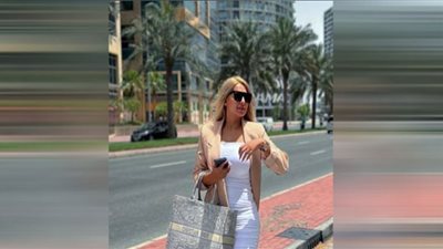 مي حلمي تشبه الفراشة بفستان ساحر