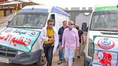 وكيل صحة الشرقية يتفقد القافلة العلاجية في قرية 