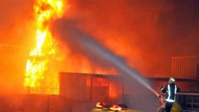 السيطرة على حريق شب في مصنع أسفنج بكفر صقر