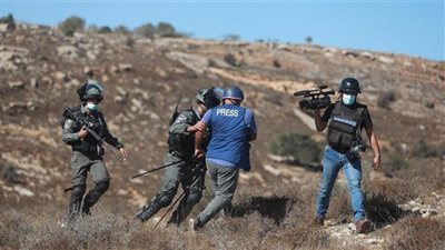 نجاة صحفيين فلسطينيين اثنين بأُعجوبة خلال تغطية اقتحام الاحتلال لجنين