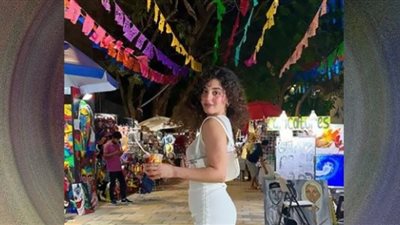 مايان السيد تخطف الأنظار في المكسيك بفستان أنثوي جذاب