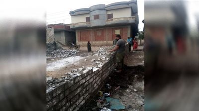 إزالة سور بالدبش الأبيض بقرية شهداء بحر البقر