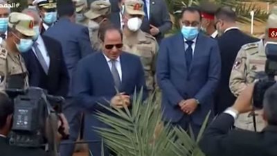 فيديو.. السيسي يتفقد مشروع النخيل بتوشكى: حاجة تفرح وربنا يكملها على خير
