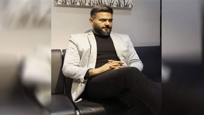 خبير تجميل يكشف أسرار وتفاصيل الشعر المستعار للمشاهير