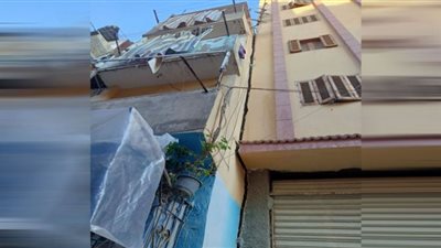 الإخلاء الإدارى لسكان العمارة المائلة بشارع الكرنك بحى شرق المنصورة والعقارات المجاورة