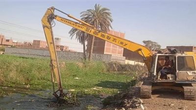 نائب محافظ القاهرة توجه برفع المخلفات وتطهير مصرف الرشاح بحلوان