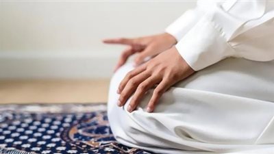 ما حكم تحريك الأصبع في التشهد وما كيفيته؟