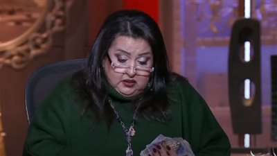 فيديو.. خبيرة تاروت تحذر: أشرار يهاجمون مصر في 2022.. وبشرى عن كورونا