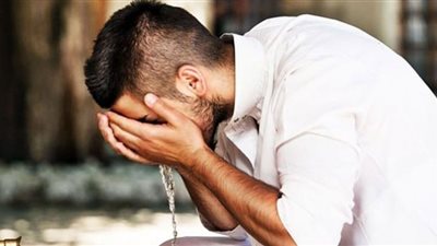 مجدي عاشور: يجوز الوضوء داخل الحمام ولكن بشروط