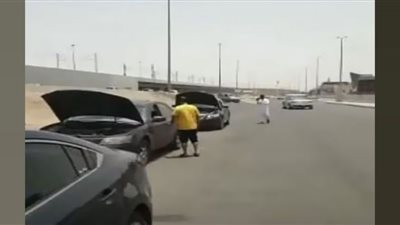 شاهد..تعطل المركبات في جدة بسبب حرارة الطقس