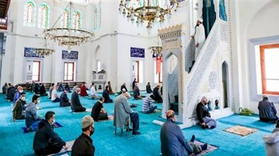 حكم صلاة الظهر أربع ركعات بعد فريضة الجمعة