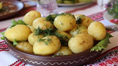 كيف نأكل البطاطس بشكل صحيح حتى يستفيد الجسم؟