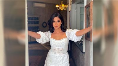 في أحدث ظهور.. روبي تستعرض رشاقتها بفستان أنيق