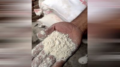 البحر الأحمر: ضبط 20 جوال دقيق مدعم قبل بيعه بالسوق السوداء